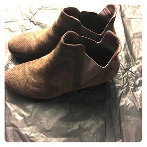 Women’s shoes - brown vegan suede bootie
